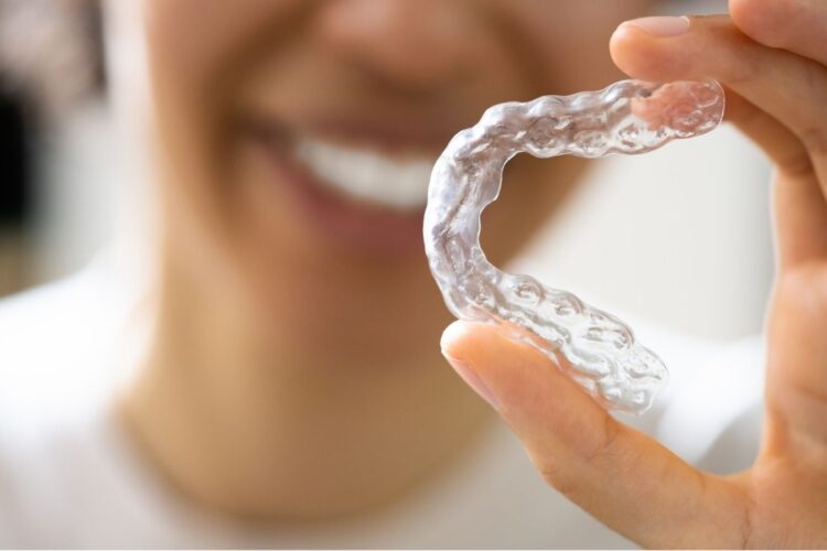 Como Manter os Dentes Alinhados Depois do Tratamento